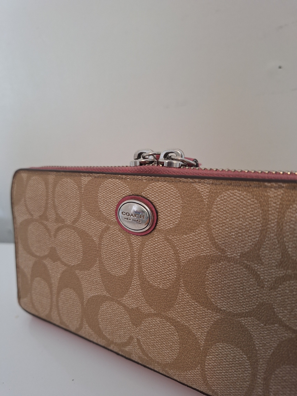 Coach Signature Canvas Zip Wallet in Khaki And Pink - Picture 2 of 9